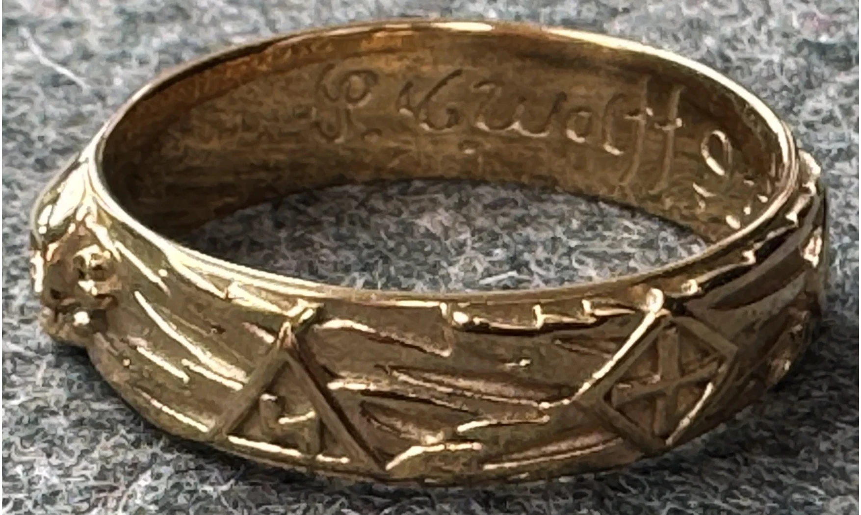 Ring Totenkopf gold 6.5 mm