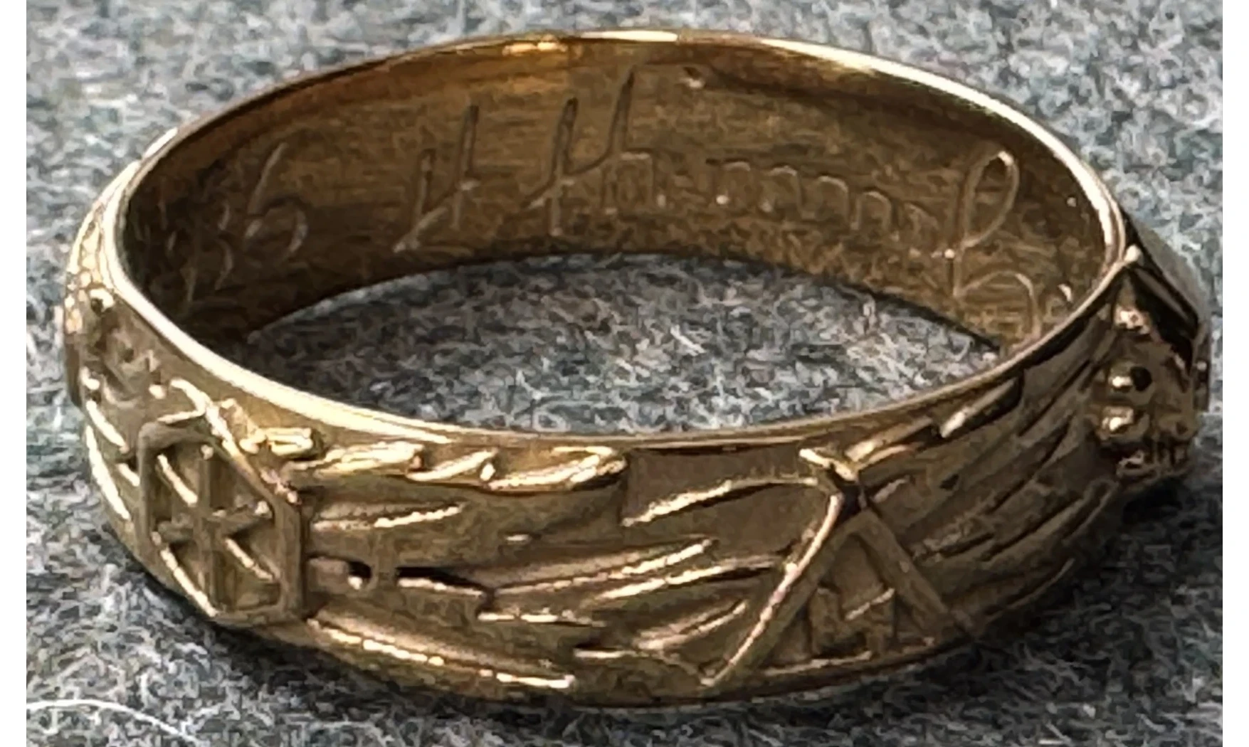 Ring Totenkopf gold 6.5 mm