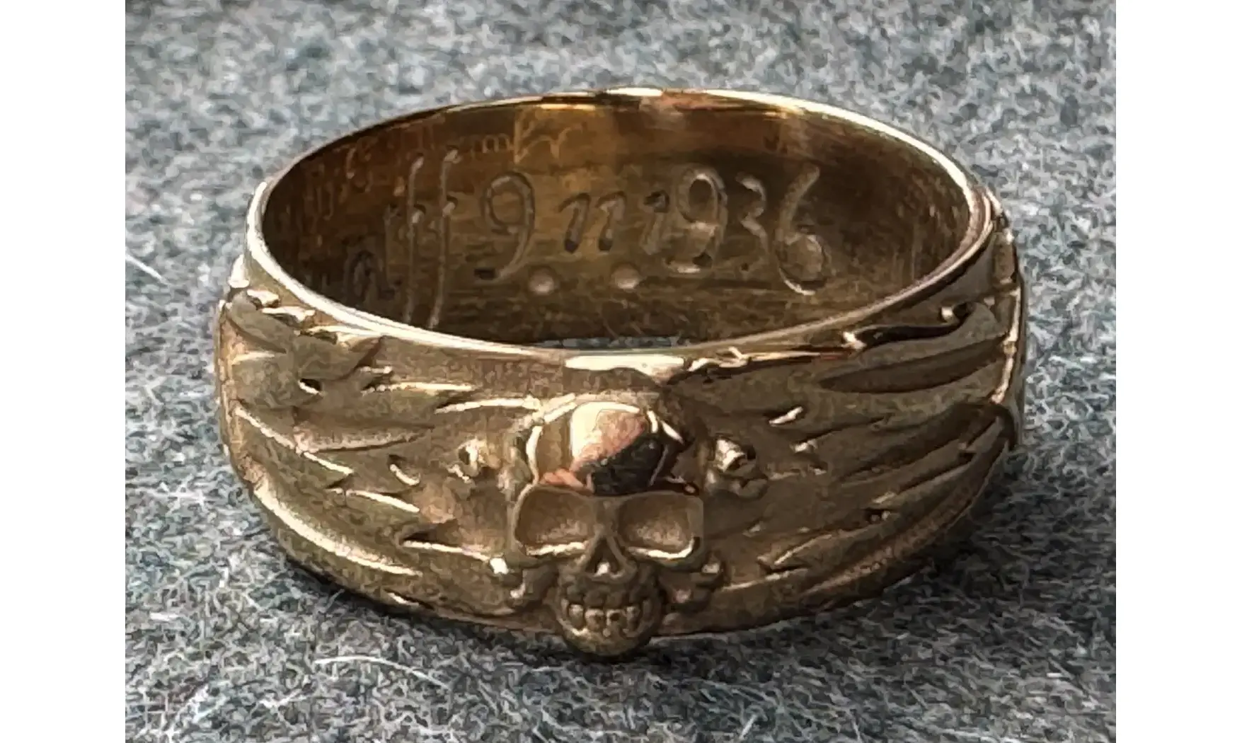 Ring Totenkopf gold 9.5 mm