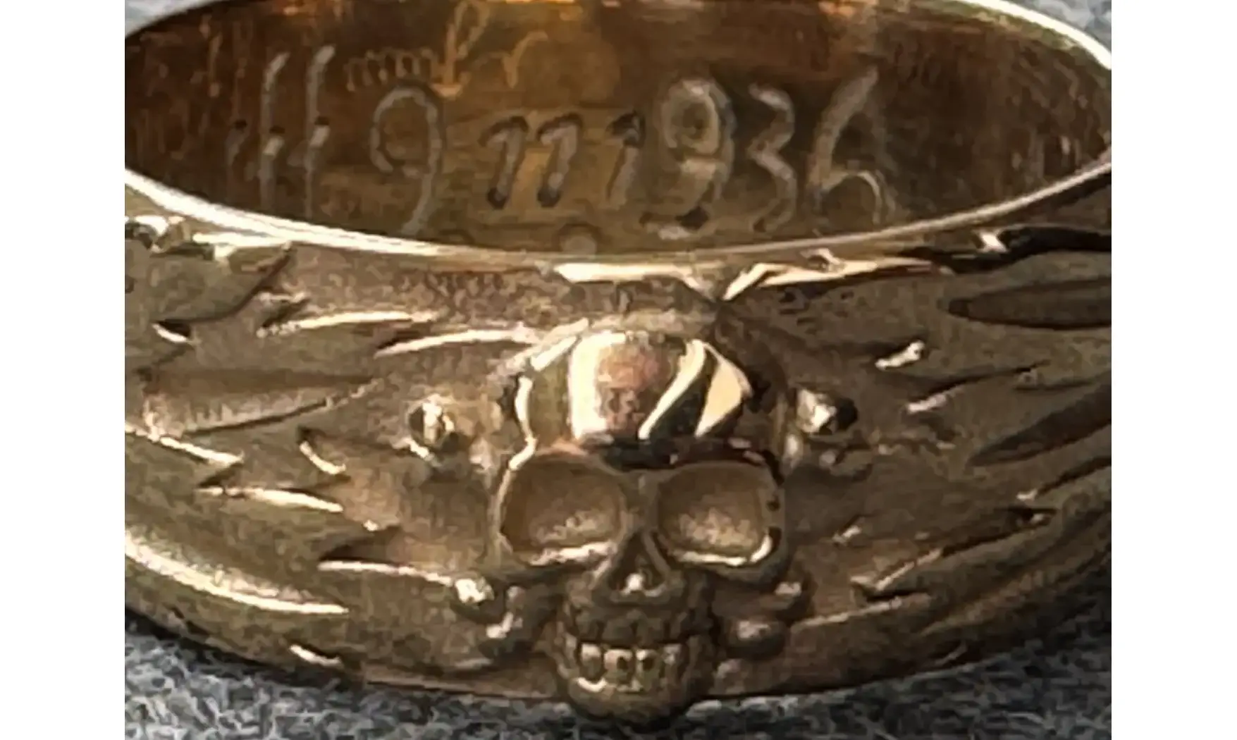 Ring Totenkopf gold 9.5 mm