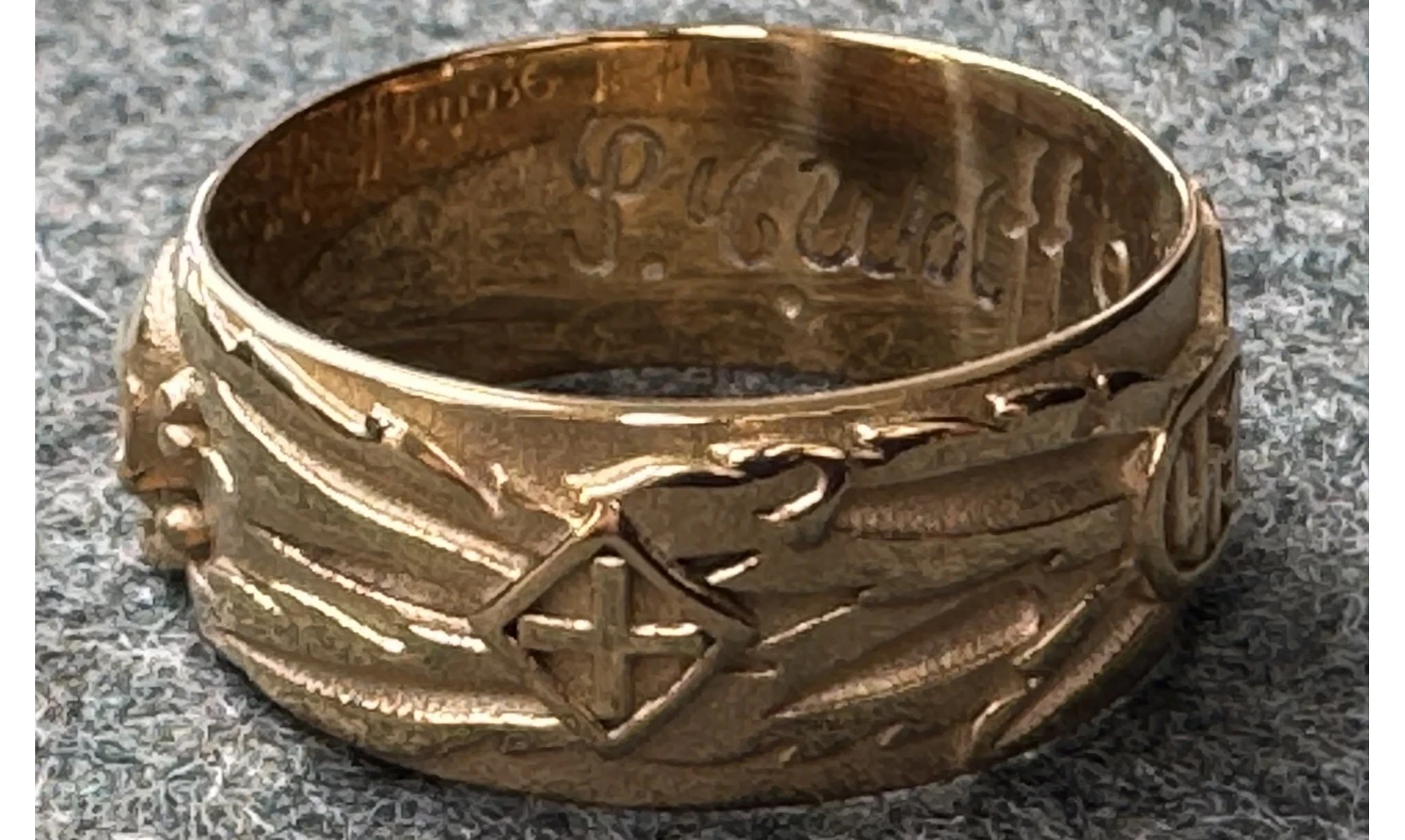 Ring Totenkopf gold 9.5 mm