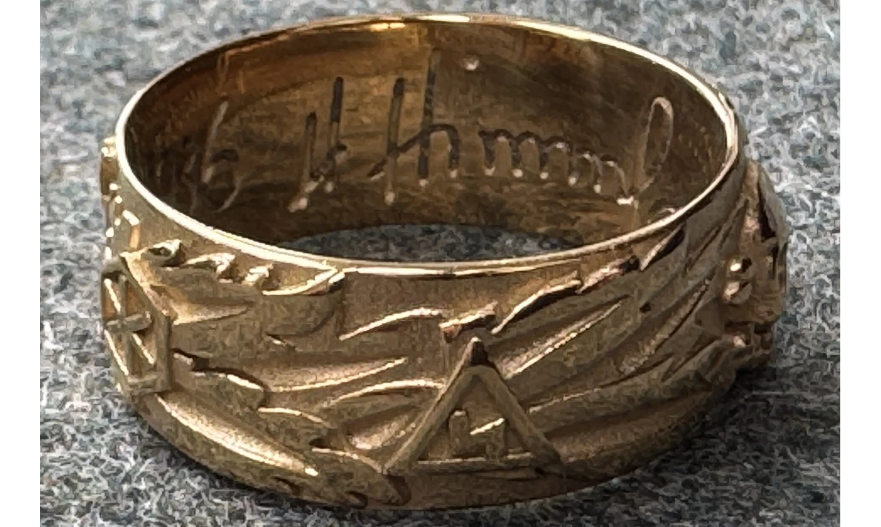 Ring Totenkopf gold 9.5 mm