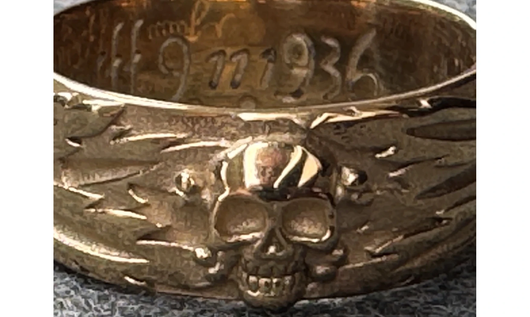 Ring Totenkopf gold 9.5 mm