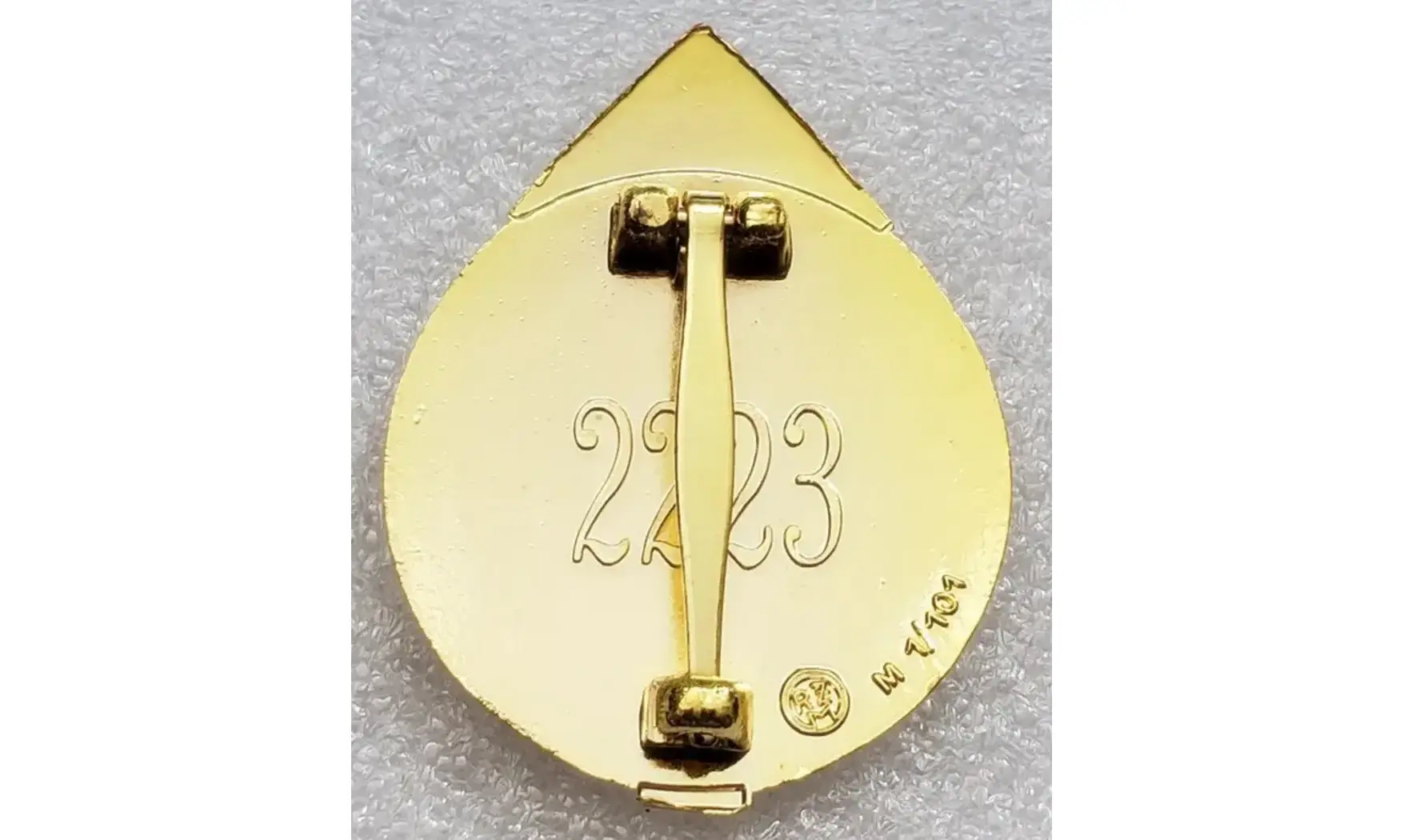 Insignia deportiva de líder HJ en oro