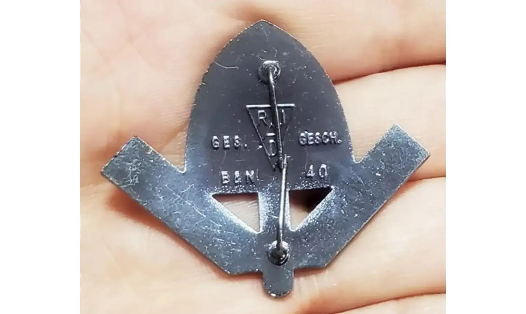 Insignia de gorra RAD