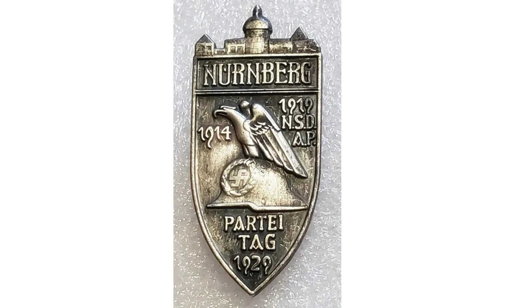 Insigne Nürnberg 1929 vieil argent