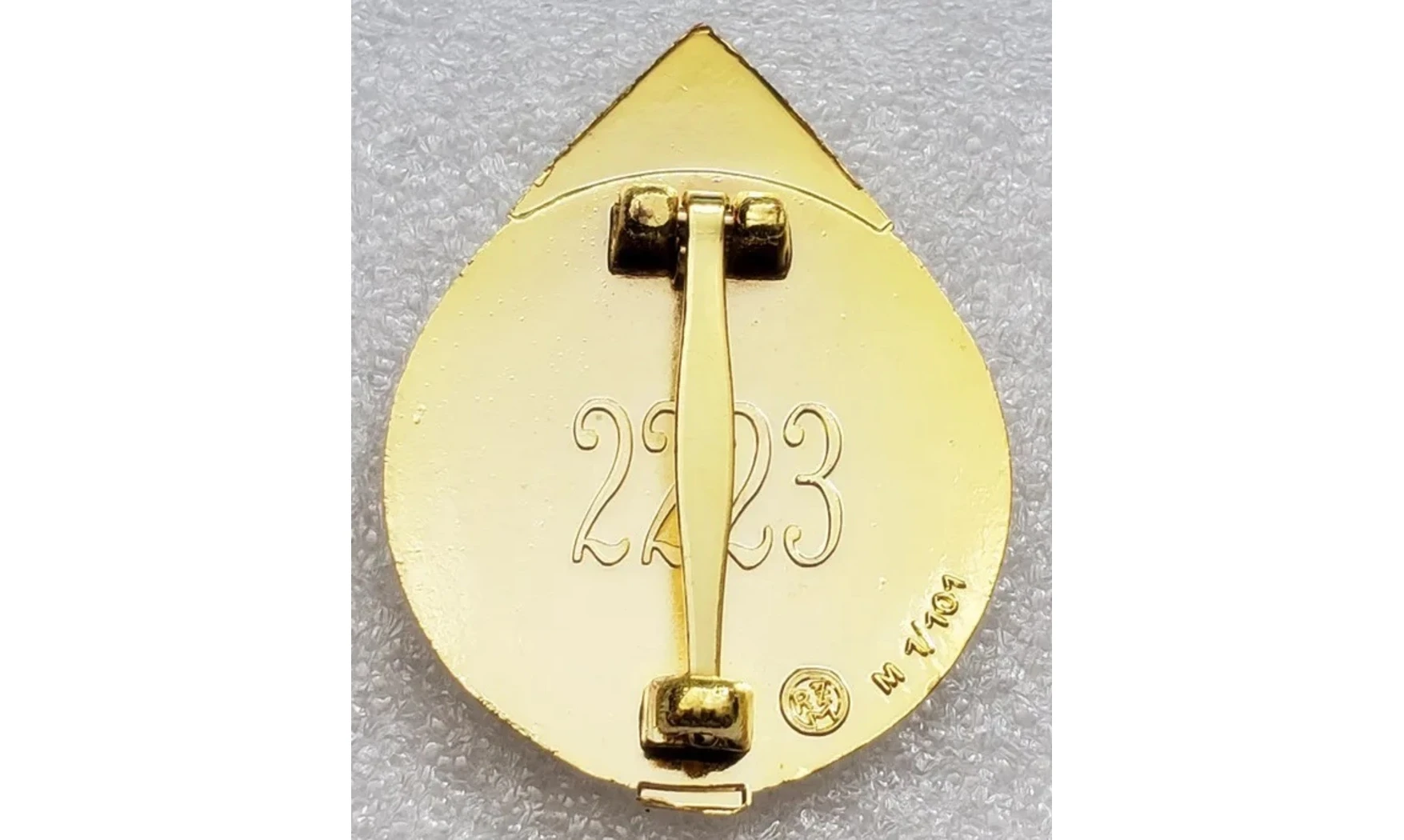 Insignia deportiva de líder HJ en oro