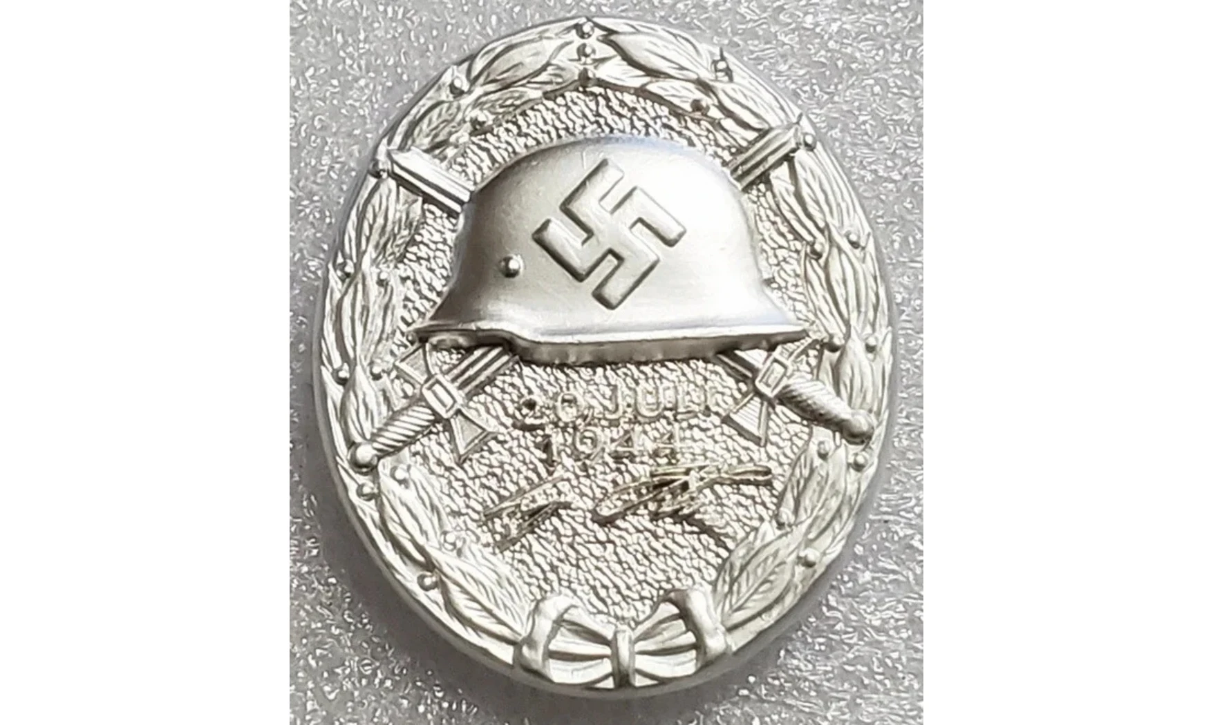 Insignia Herido 20-07-44 Plata