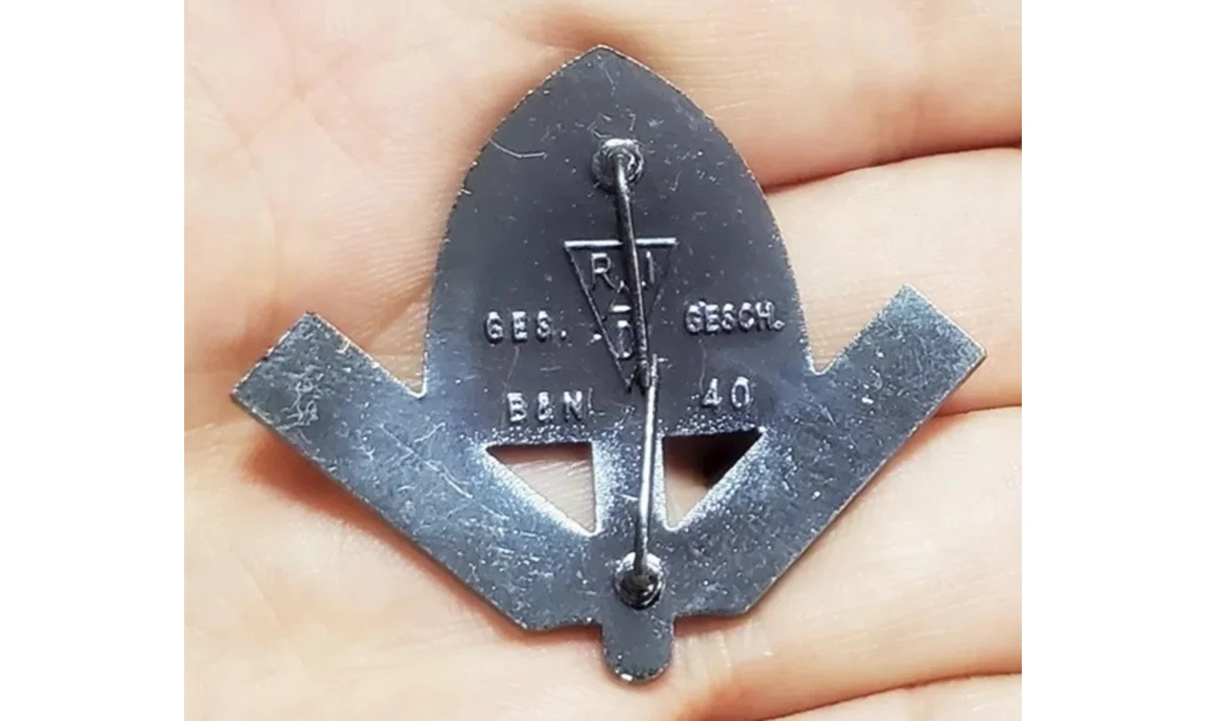 Insignia de gorra RAD